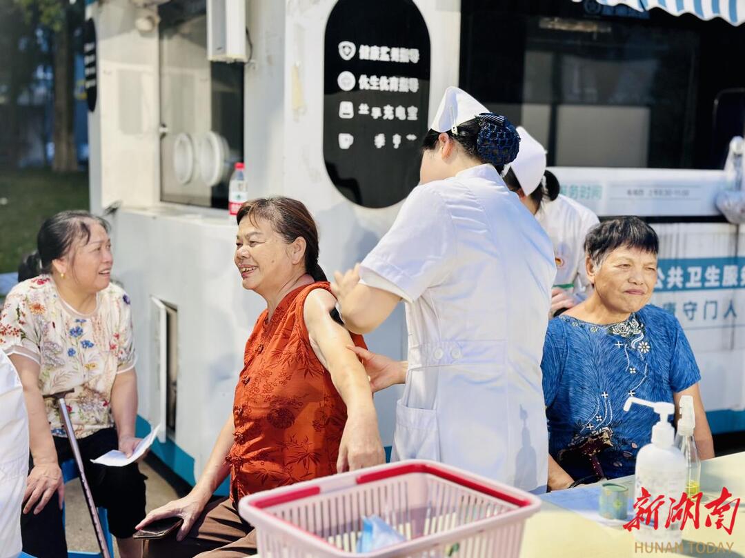 长沙霞凝社区：党建领航践初心，家医履约进社区
