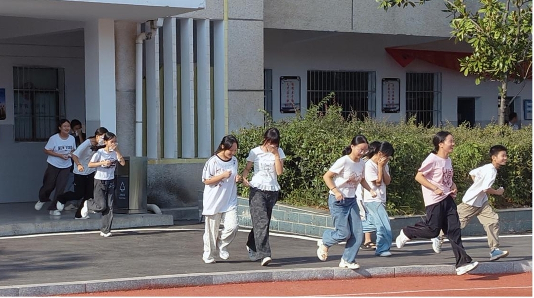 衡南县茶市联合学校茶市中学举行火灾疏散演练