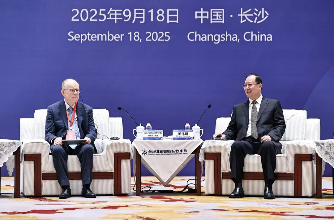 毛伟明与首届“湘智兴湘”大会国内外嘉宾代表座谈
