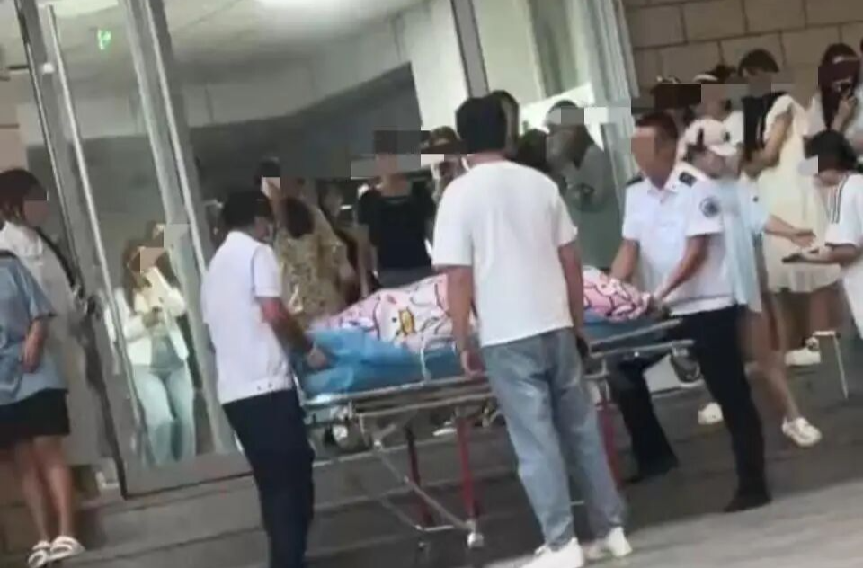 大二女生在宿舍分娩，谁该反思？