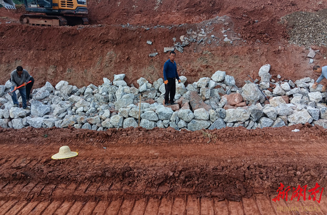 图片新闻│辰溪长坡新村:兴修水利 助力乡村振兴