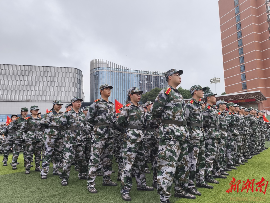 湘信学子军训淬火成钢：千余新生以纪律塑形 用意志铸魂