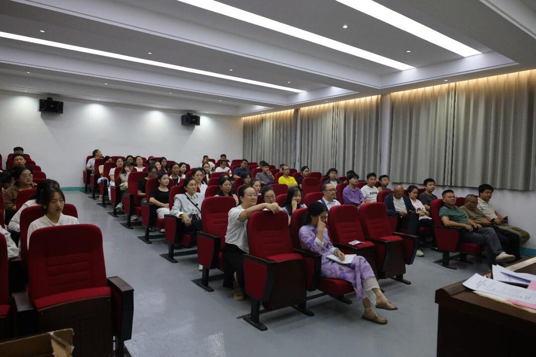 “薪火相传助成长，青蓝结对启新程”—— 麻阳职业中等专业学校启动“青蓝结对工程”