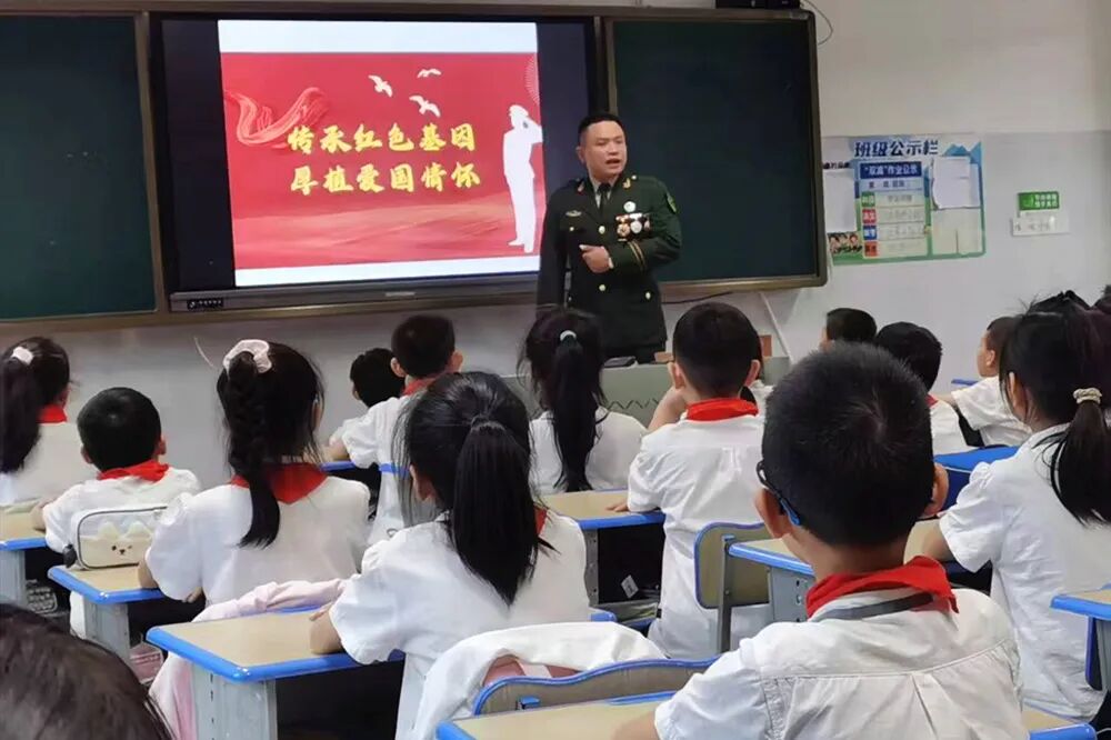 西洞庭管理区举办国防教育进校园活动