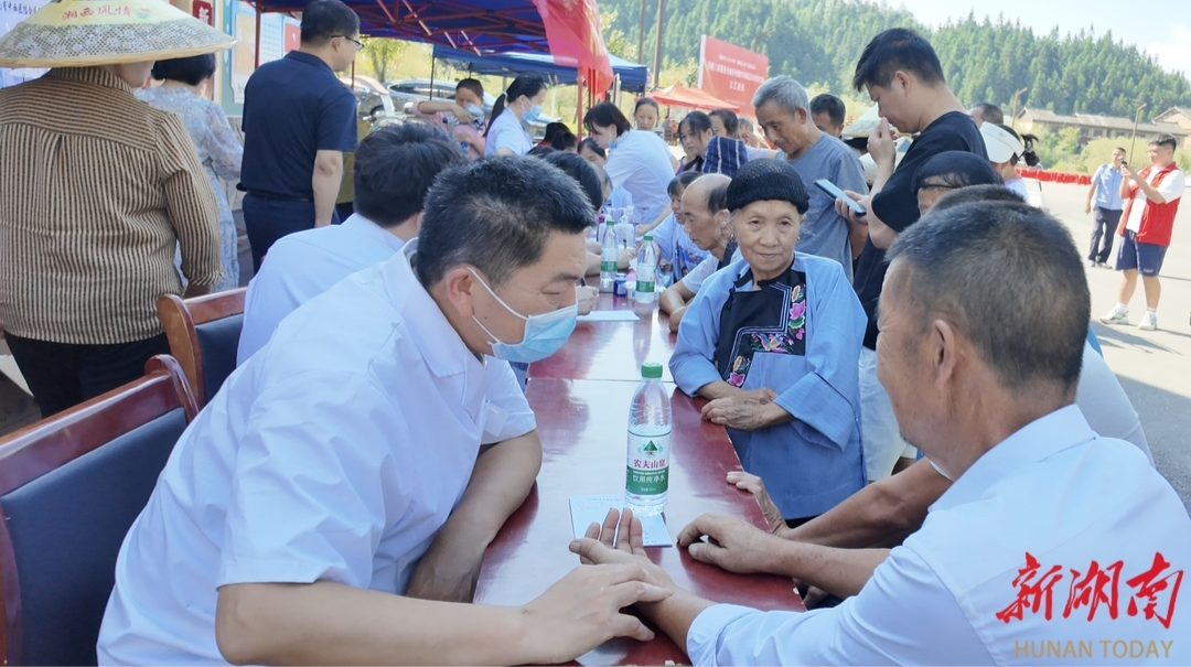 湖南省直工会劳模工匠服务乡村全面振兴活动走进凤凰县禾库镇