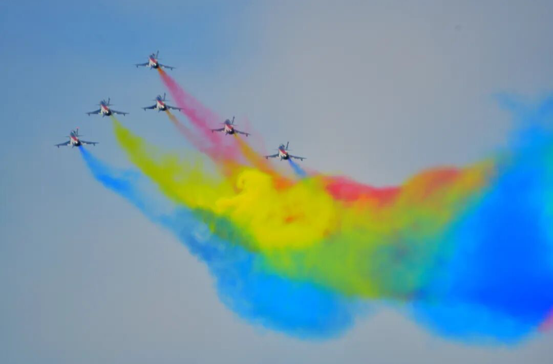 歼-20：拜托把我拍得好看一点～