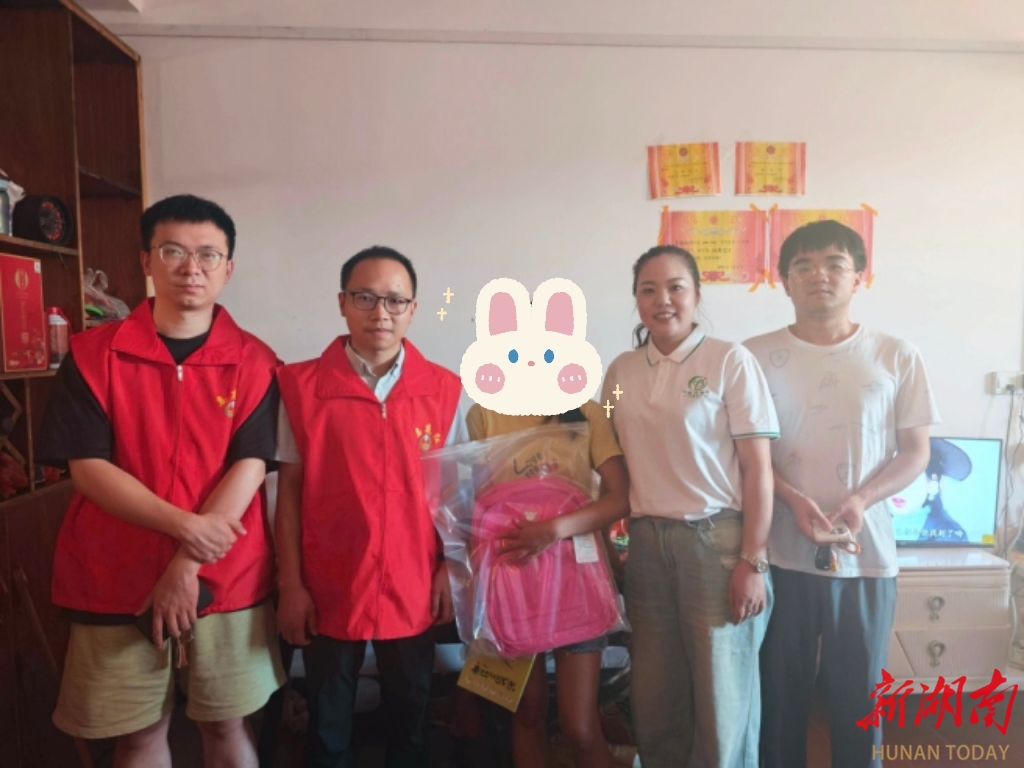 涟源：古塘青锋暖心慰问护成长