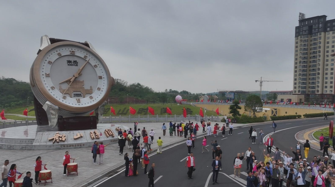 千名东北游客走进衡阳县船山时间谷，共赴一场“时光之旅”