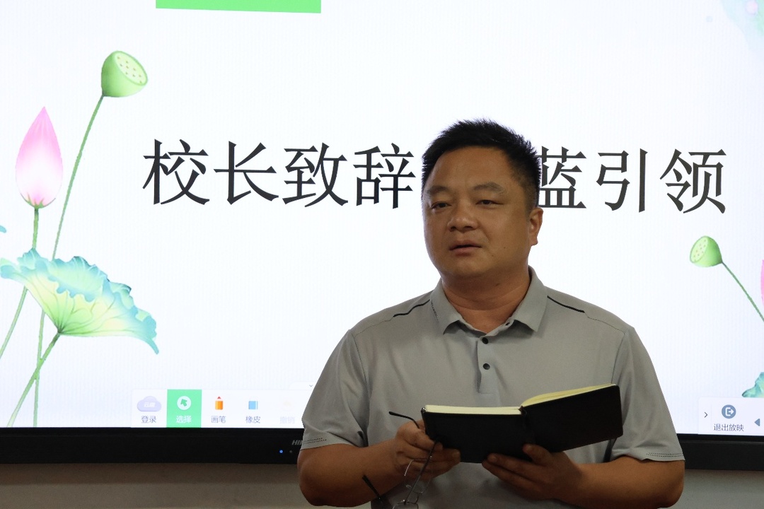 株洲市荷塘区文化路中学举办2025-2026学年“青蓝工程”师徒结对仪式