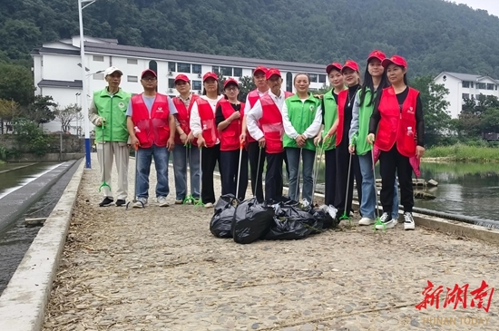 武陵源区：志愿者进校园开展“爱国护河”主题教育实践活动