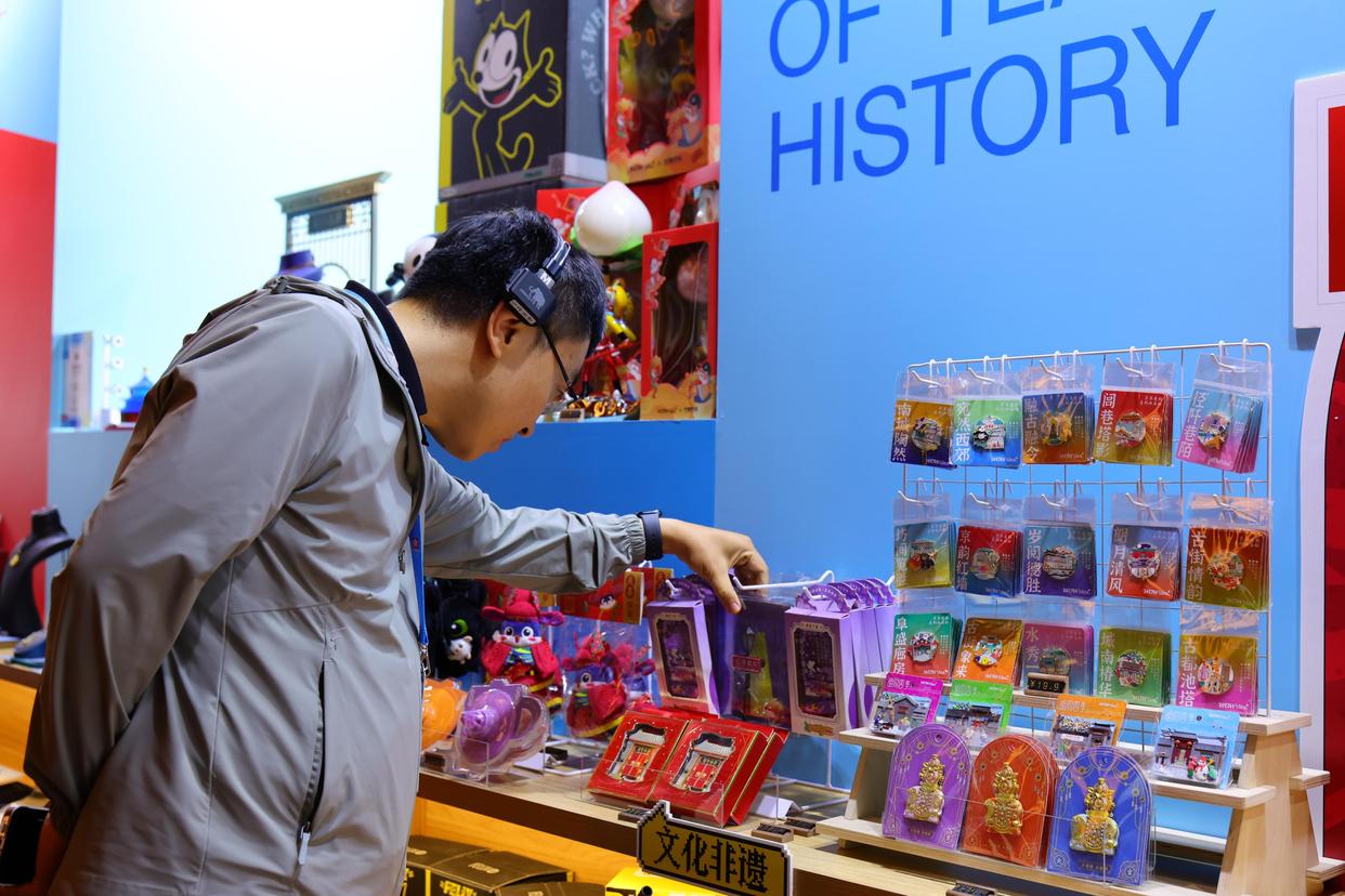 北京文化论坛精品文创展区亮相,文创“顶流”一站式体验