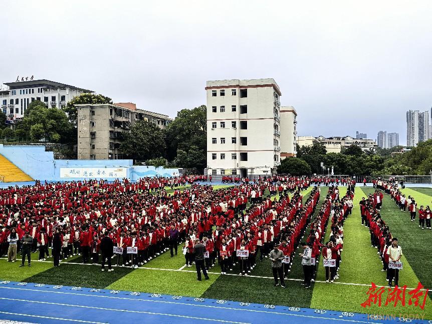 副检察长李成才以法治副校长的身份,走进郴州市五中校园