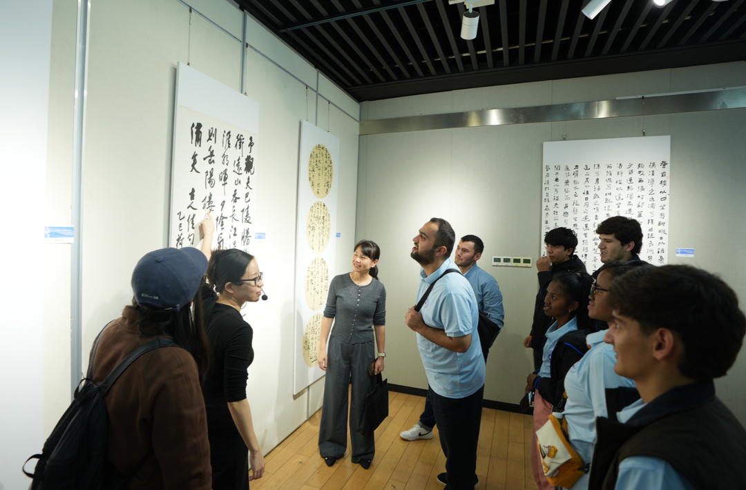 画脸谱、唱丝弦 常德职院留学生新生走进常德河街“学艺”