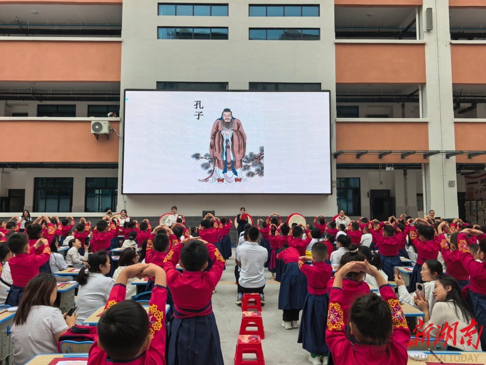 湘西州砂子坳小学开笔礼仪式感拉满~