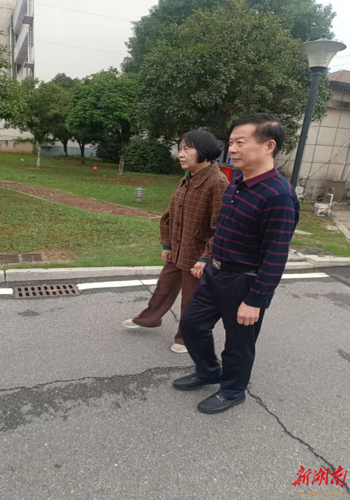 牵  手