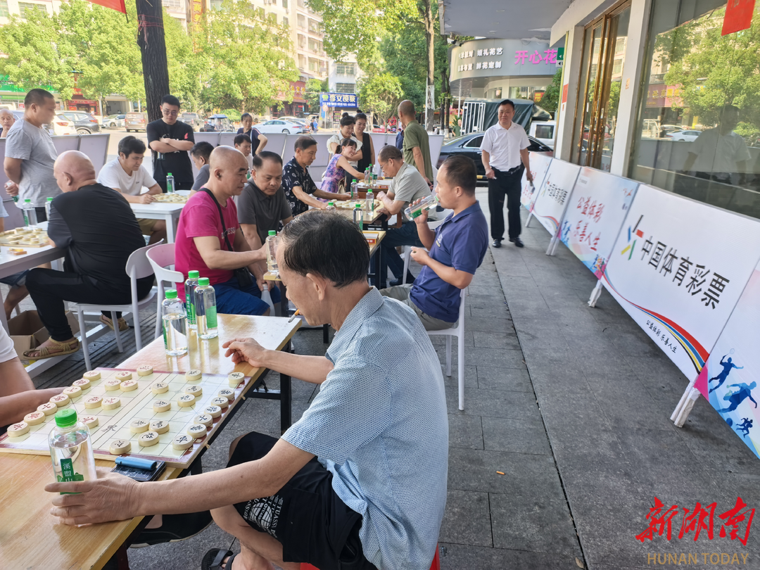 在楼下、在单位、在体育馆……好运“弈”棋来衡阳赛区火热对弈