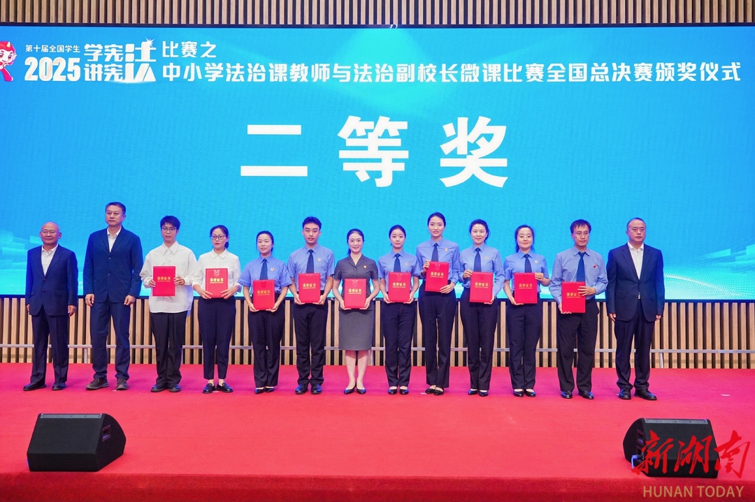 法治副校长虢亚宸全国赛夺银  用创意课程让学生学会说“不”