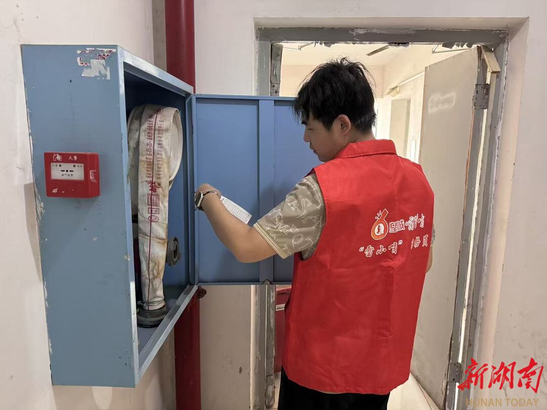 长沙望府路社区：网格员“安全+反诈”双宣双查 织密社区平安防护网