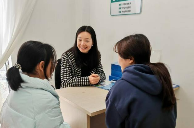 以心育心 以爱育爱 ——记湖南外贸职业学院辅导员周晓黎