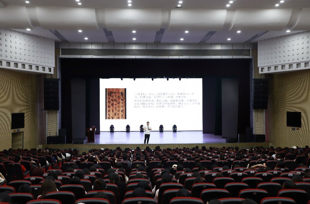 作家马伯庸走进吉首大学，解读“历史中的大与小”