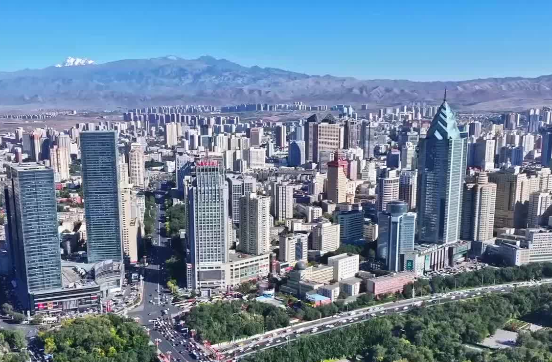 时政现场说丨各族各界代表聚首话心声 感恩奋进建设美丽新疆