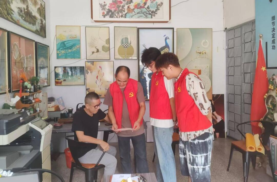 长沙民政职院民政与社会工作学院学生管理党支部组织开展志愿服务活动