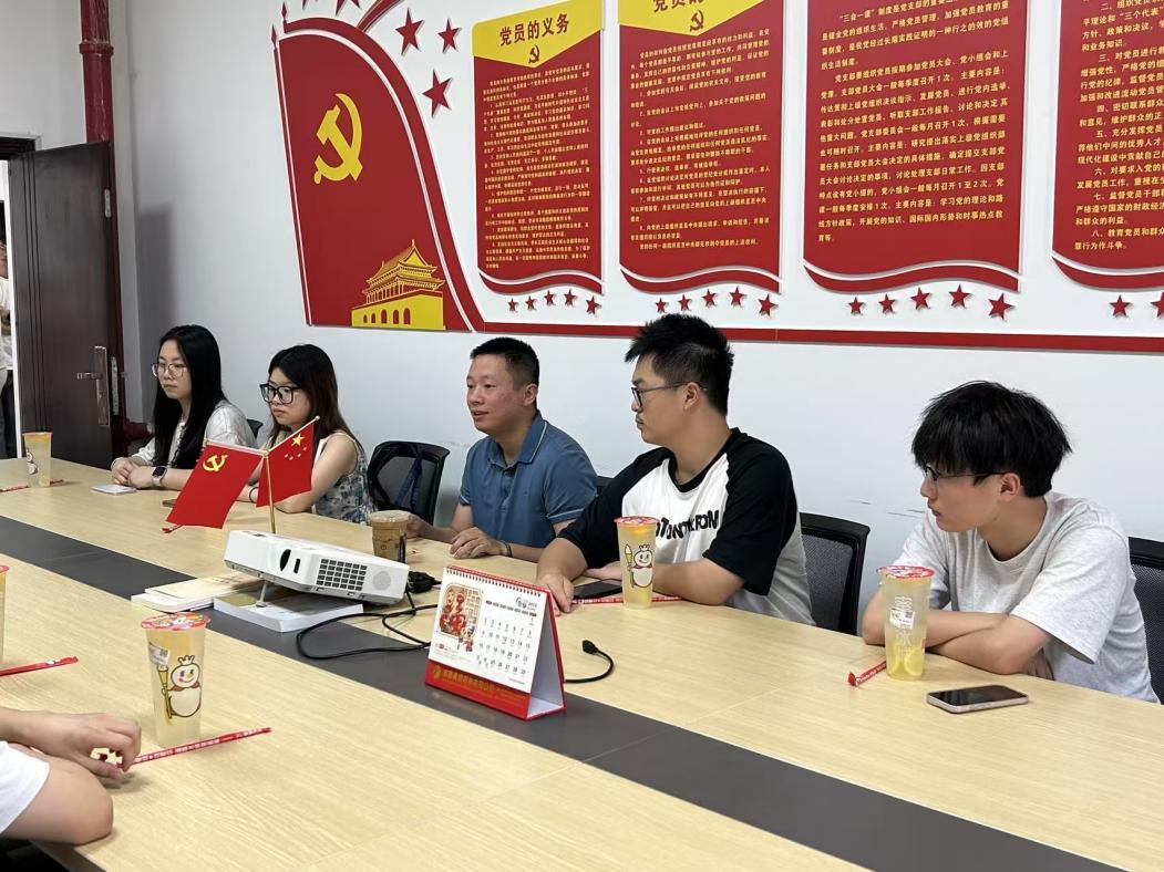 茶香氤氲，共话未来：“师生同行”茶话会为研究生答疑解惑