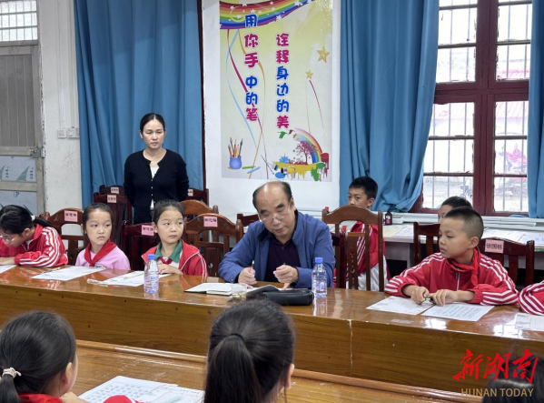 红色笔墨传薪火 少年丹心铸脊梁——许市镇“五老”与少年共书家国记忆