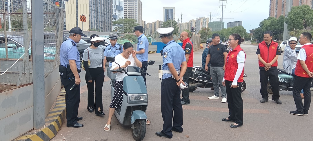 多方联动织密安全网 暮云街道“戴帽工程”守护群众出行平安