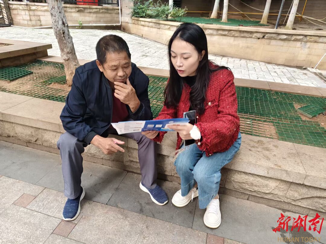 长沙花城社区：网格员入户宣传禁毒，筑牢居民“防毒墙”