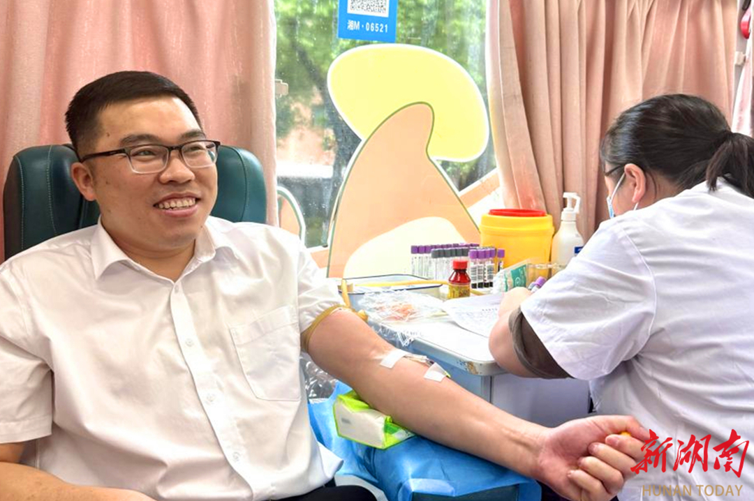 道县二中：教师用热血传递爱心