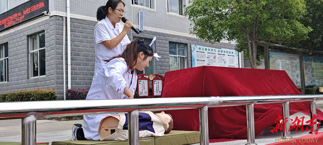 洪江市托口镇中学：医护进校园 健康伴成长