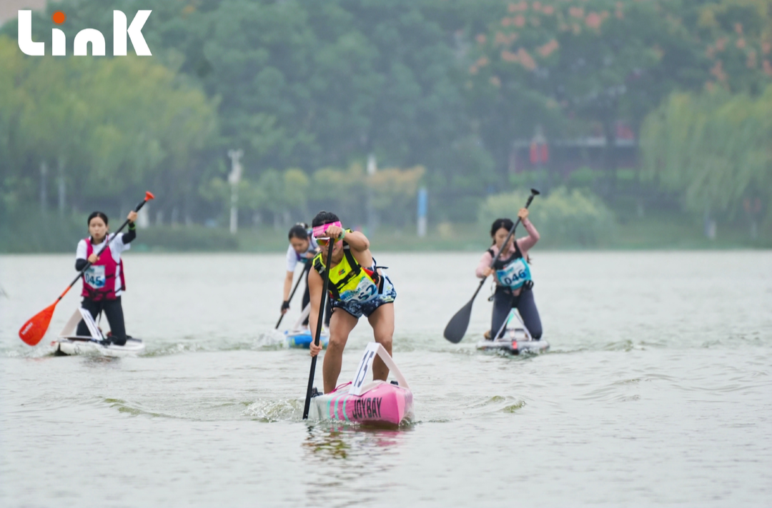 百舸争流 百余选手后湖竞速2025长沙市桨板公开赛