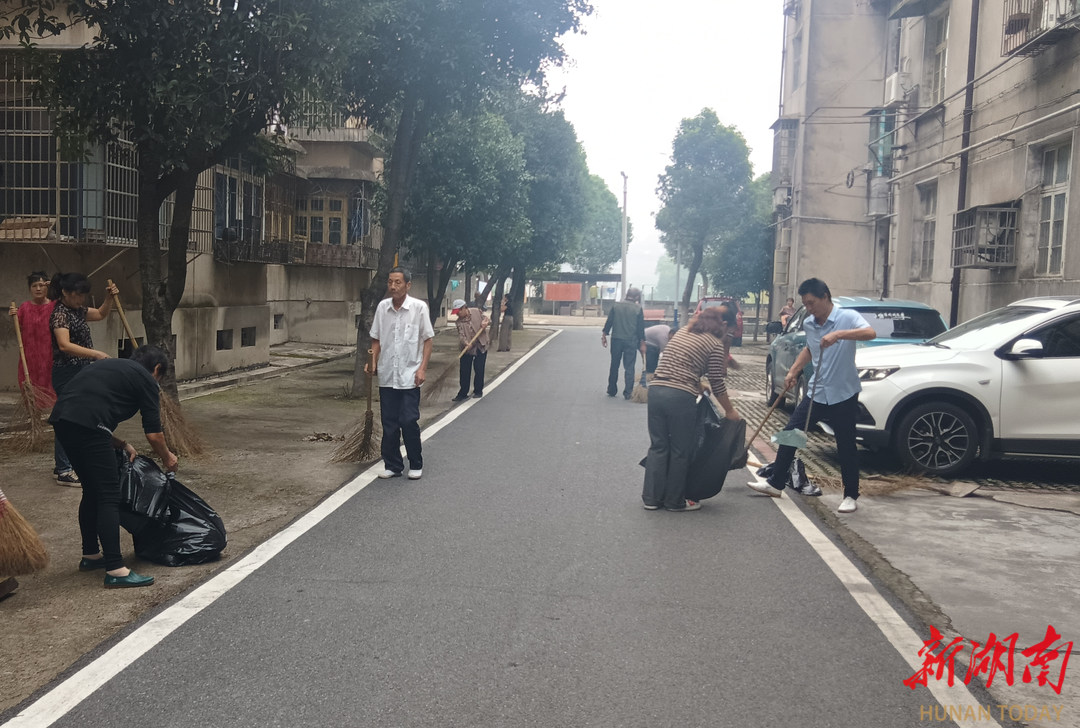 资氮社区开展全民卫生大扫除活动