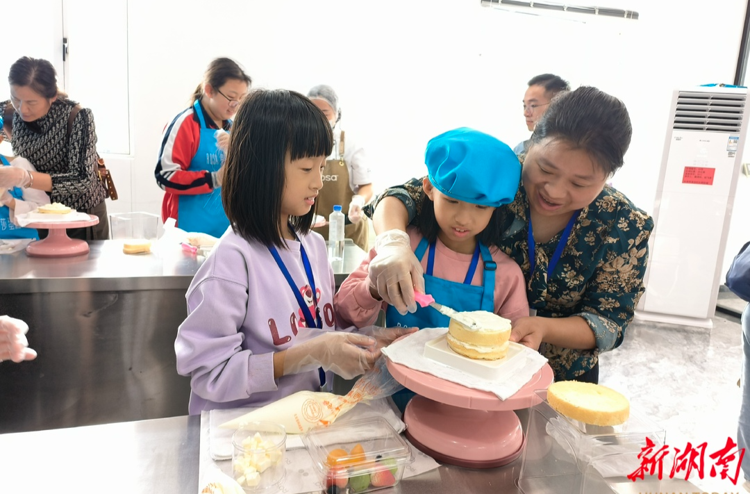 开福区“知心孩子”走进国医文化与烘焙世界