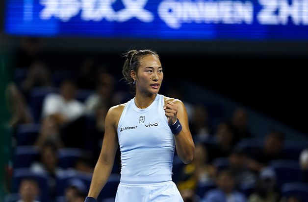 郑钦文晚场出战 辛纳冲击四强 中网今日看点→