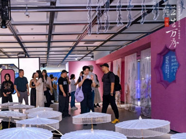 Jiangyong Nvshu Customs Exhibited in Shanghai