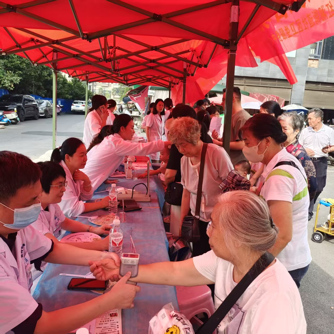 家门口的“专家号”！蒸湘区红湘街道社区卫生服务中心联合市、区妇幼专家开展大型义诊活动