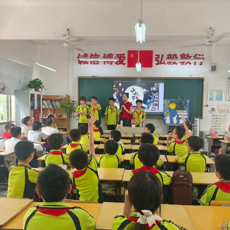 衡阳市蒸湘区实验小学：中天一轮满，秋野万里香