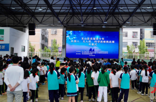 龙山县举办首届青少年机器人、无人机、科学思维挑战赛