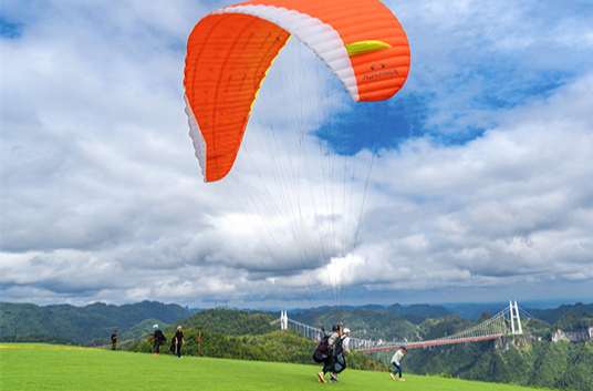 Aizhai Paragliding Camp Ready for Holiday Tourism Boom