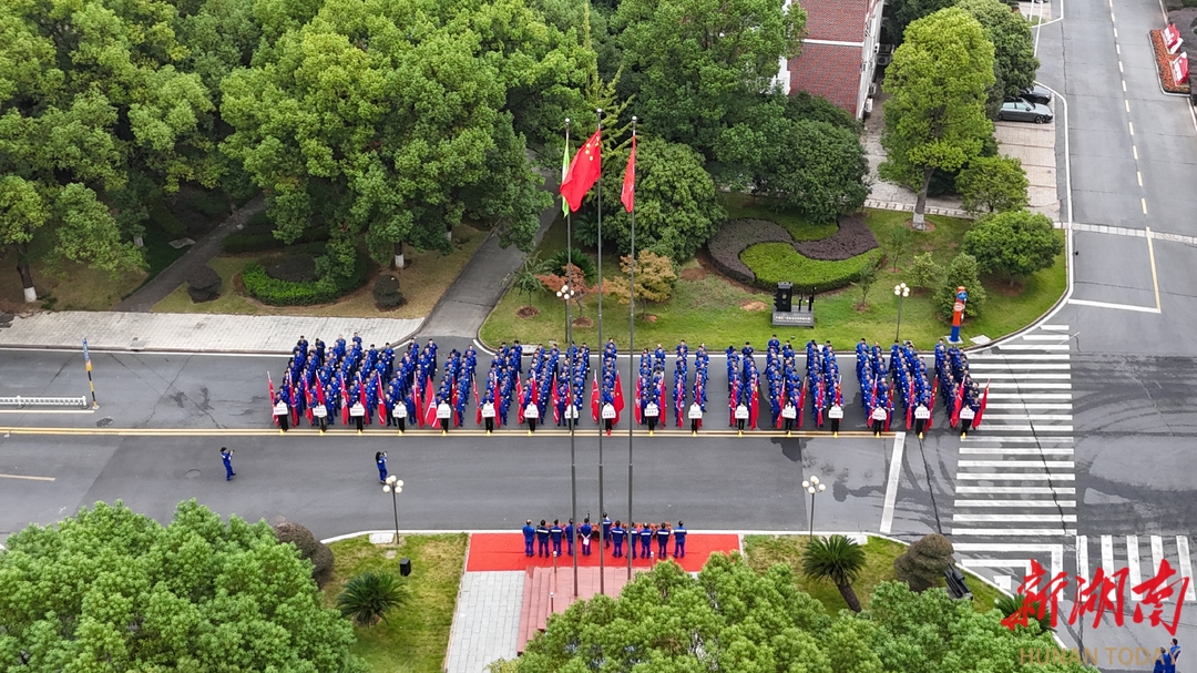 清晨的衡钢，国旗飘扬映初心，衡钢举行升旗仪式