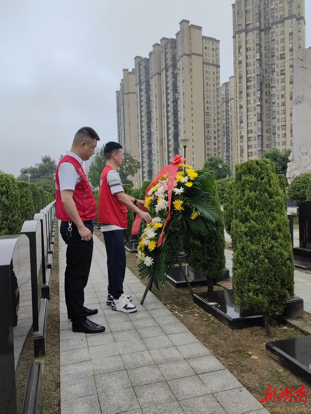 高塘岭街道退役军人服务站：拂尘献花，守护英雄记忆