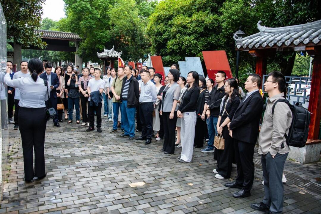 “循迹开慧精神·凝聚奋进力量” 芙蓉区新的社会阶层人士开展烈士纪念日沉浸式缅怀活动