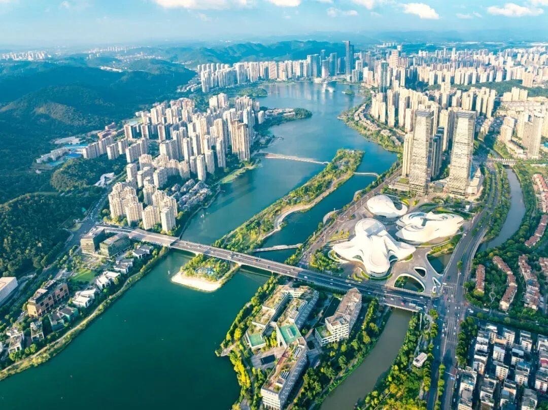 何朝晖主持召开湖南湘江新区（长沙高新区）管委会主任会议（区政府常务会议）