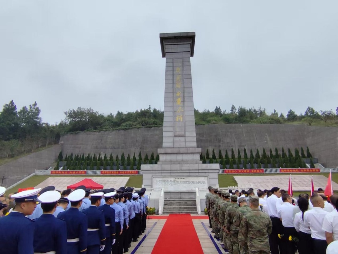 武冈市举行“9·30”烈士纪念日敬献花篮仪式