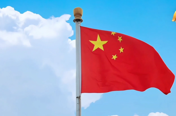 红旗映山河