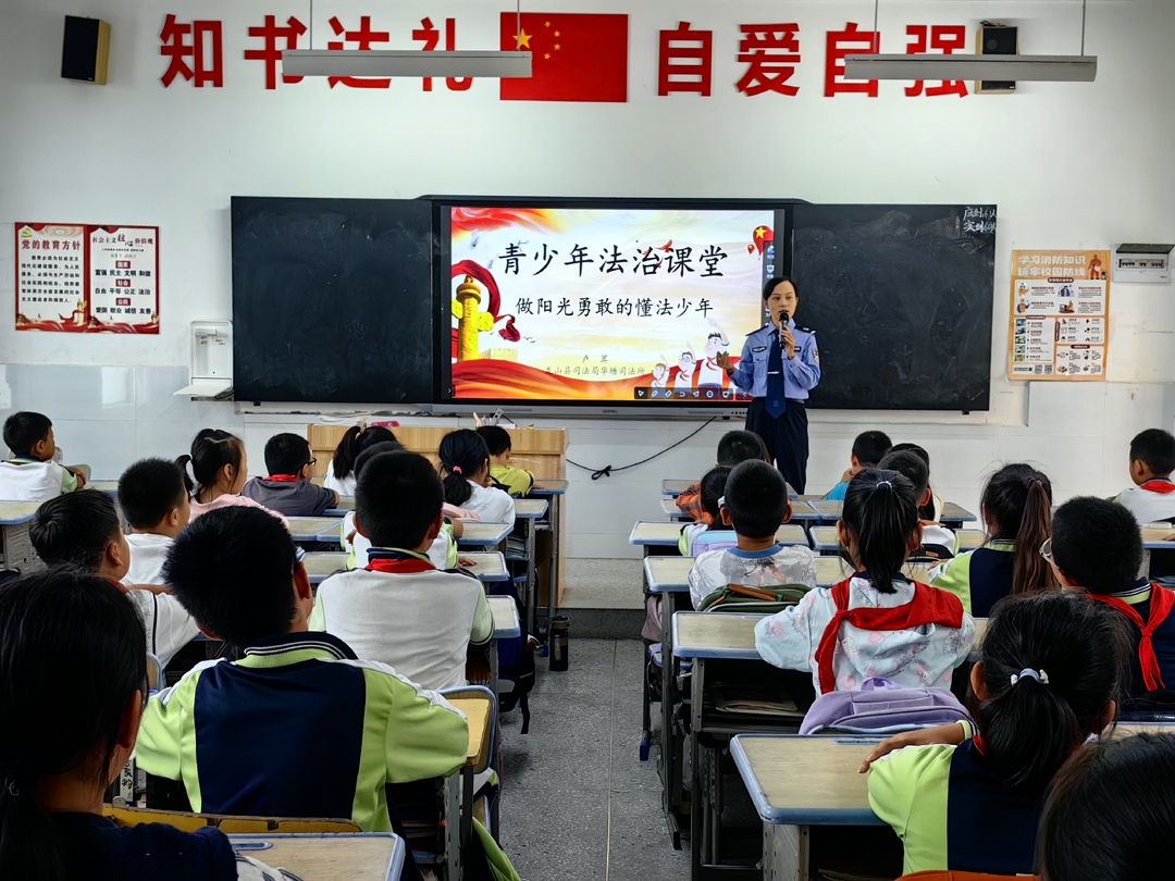 龙山县司法局华塘司法所：法治护航“青春湘潮” 筑牢青少年成长安全线