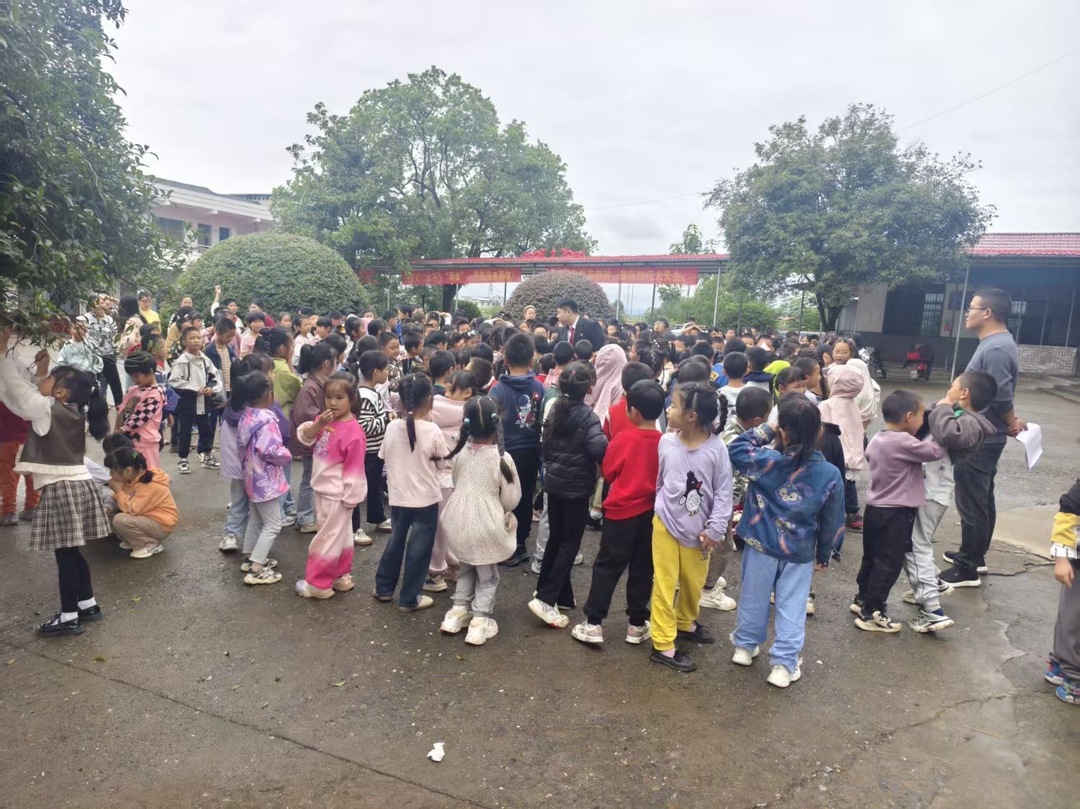 洞口县高沙镇：护苗行动绘底色 民族团结花正开