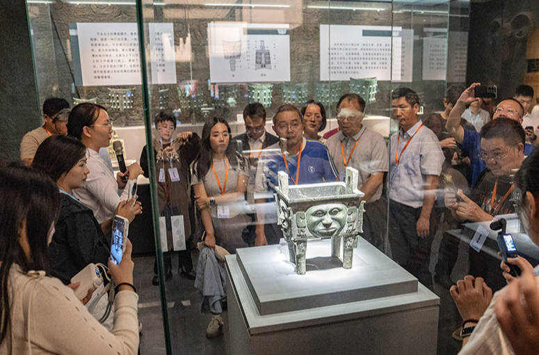 People Admire National Treasure at Bronze Museum
